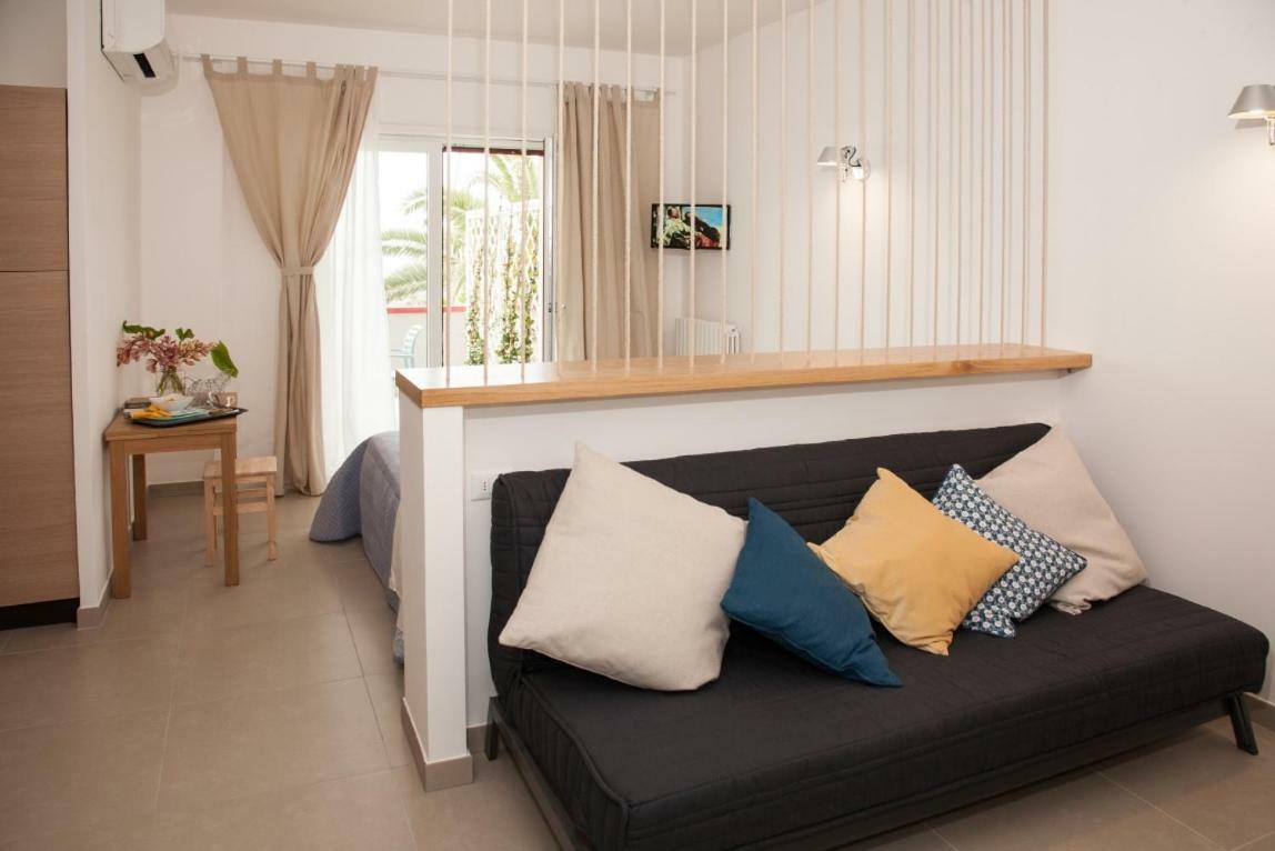 Sulmare Alba Adriatica Bed and Breakfast Buitenkant foto