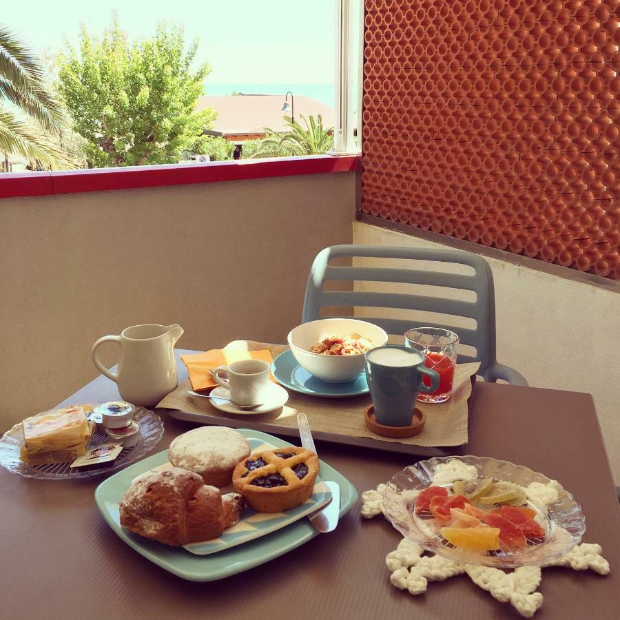 Sulmare Alba Adriatica Bed and Breakfast Buitenkant foto
